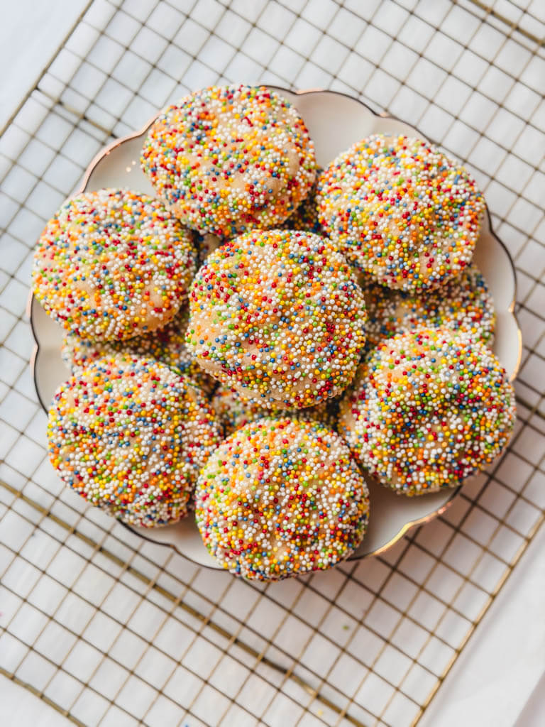 cookies on a plate sitting on top of a wire rack.